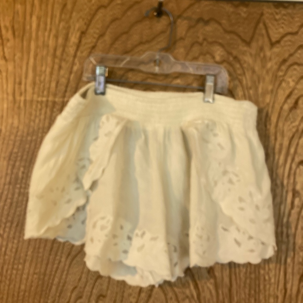 White shorts rip curl